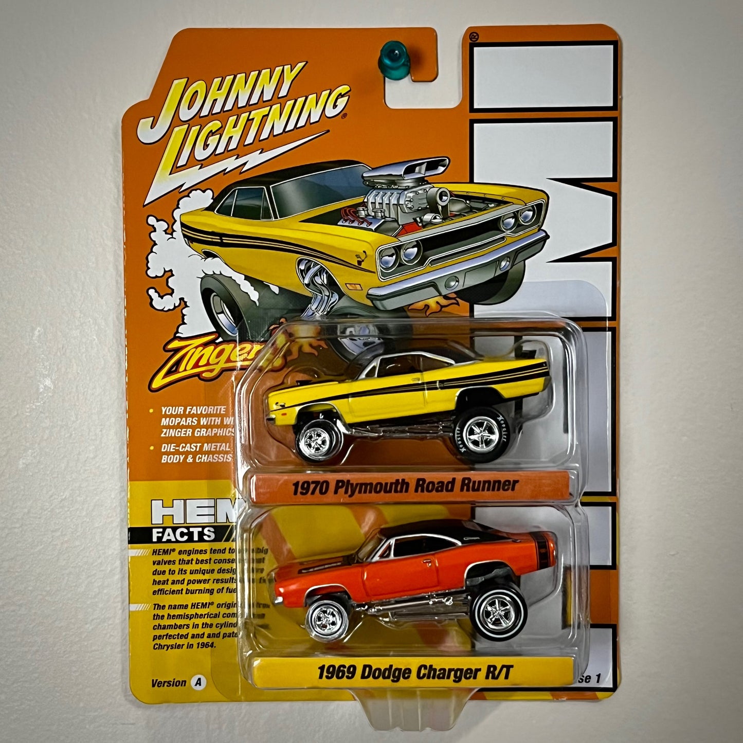 Johnny Lightning: Zingers - '70 Plymouth Road Runner & '69 Dodge Charger image 0